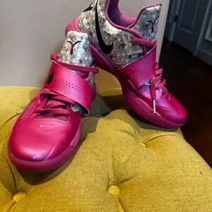 Nike KD4 aunt pearls hardly worn with box